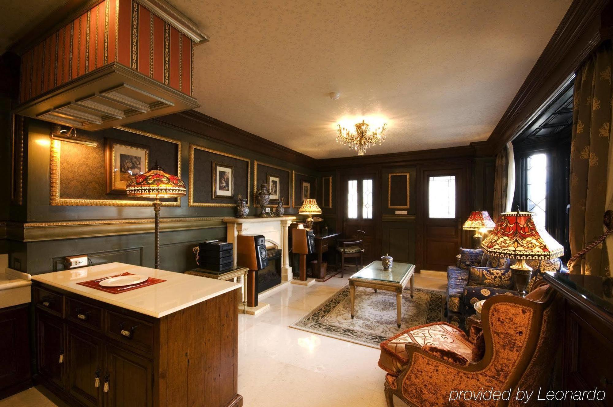The Old England Manor Apartment Ренай Екстериор снимка